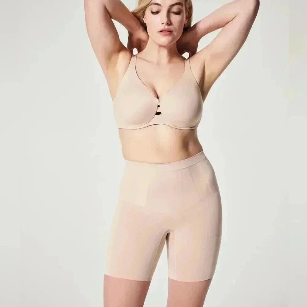 NWOT Spanx  OnCore Mid-Thigh Short M